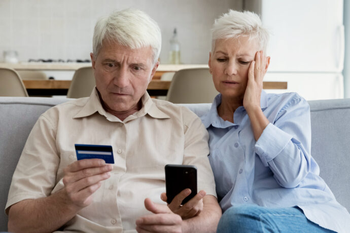 couple alarmed by scamming attempt on their bank account